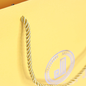 Venta al por mayor de ropa de impresión personalizada cosméticos zapatos papel de lino compras bolsas Premium con asa - Product Image 5