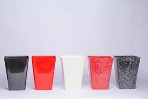 Pot de fleurs rectangulaire moderne en plastique PP, design à bords incurvés lisses, plusieurs options de finition, couleurs brillantes et mates pour table. - Product Image 2