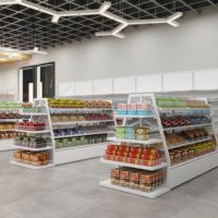 Gondoles de supermarché autoportantes en fil d'acier robuste Kainice avec double plaque arrière métallique, grande capacité de charge pour l'affichage en magasin