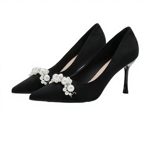 Chaussures de mariée personnalisées pour femme avec logo, en satin, à bout fermé, talon fin 8 cm, légères, à enfiler, avec strass, collection printemps-été - Product Image 2