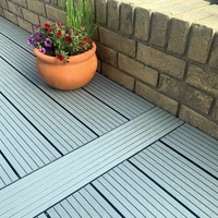 Planches de terrasse en composite bois-plastique rainurées pour espaces extérieurs 140x25mm