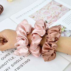 Vente en gros chouchous en satin de haute qualité 3.5cm 5cm, bande lisse à haute élasticité pour les cheveux des femmes, accessoires de mode chauds - Product Image 4