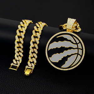 Collier Hip-Hop pour Enfants avec Pendentif Émaillé Logo Basketball des Raptors de Toronto, Chaîne Maille Cubaine, pour Fans de Sport <span class=keywords><strong>NBA</strong></span> - Product Image 1