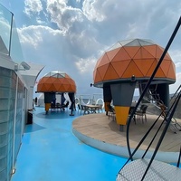 Maison capsule de luxe, maison préfabriquée en dôme avec design en verre panoramique pour la vie en plein air, hôtel, complexe hôtelier et glamping