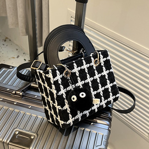 Sacs à main en PU de haute qualité pour femmes, sacs à bandoulière élégants en tissu tweed de créateur de luxe avec doublure en polyester - Product Image 1