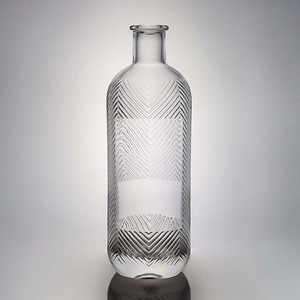 Botella <span class=keywords><strong>de</strong></span> Vidrio Super Flint <span class=keywords><strong>de</strong></span> 700ml 750ml <span class=keywords><strong>de</strong></span> <span class=keywords><strong>Buena</strong></span> <span class=keywords><strong>Calidad</strong></span> para Vodka, Whisky, Ginebra, Superficie Grabada, Botella <span class=keywords><strong>de</strong></span> Licor Personalizada con Corcho - Product Image 1