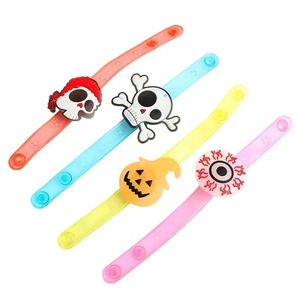 Pulsera LED de Calabaza de Plástico para Niños, Baja Potencia Láser, para Halloween y Navidad - Decoración para Fiestas en Interiores, Acepta Pedidos Pequeños - Product Image 6
