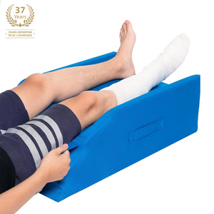 Almohada de espuma para elevación y soporte de piernas, rodillas y tobillos, para alivio <span class=keywords><strong>del</strong></span> <span class=keywords><strong>dolor</strong></span> de ciática, espalda, rodilla, cadera y tobillos, para después de cirugía, lesiones y descanso - Product Image 1