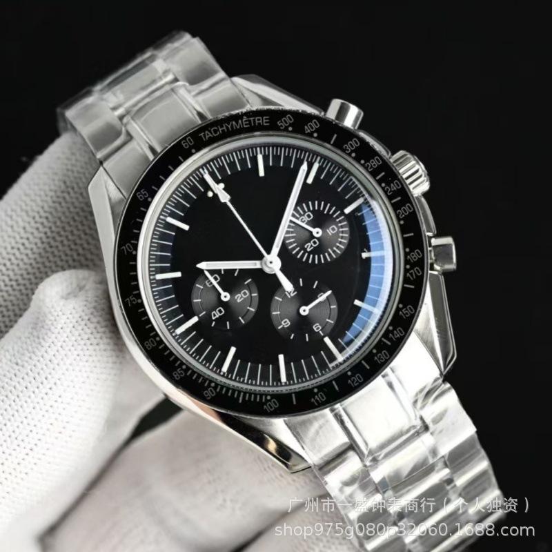 Acier blanc, plaque noire.