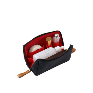 Vente en gros de trousses de maquillage imperméables pour femmes 2022, trousse de toilette blanche, mini trousse de maquillage, pochette en nylon, trousse à cosmétiques - Product Image 1