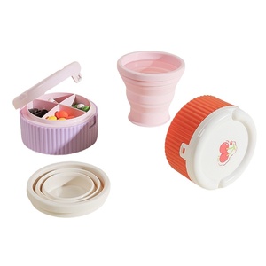 Organisateur de pilules portable 2 en 1 Mini distributeur de médicaments Boîtes à pilules de stockage Boîte à médicaments scellée avec tasse à eau pliante en silicone - Product Image 1