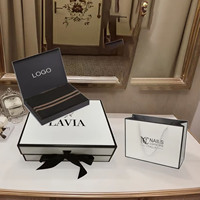 Emballage de vêtements de luxe haut de gamme personnalisé, boîtes pliantes magnétiques écologiques avec ruban, chemises, sous-vêtements, chaussettes, fourrure, gaufrage haut de gamme