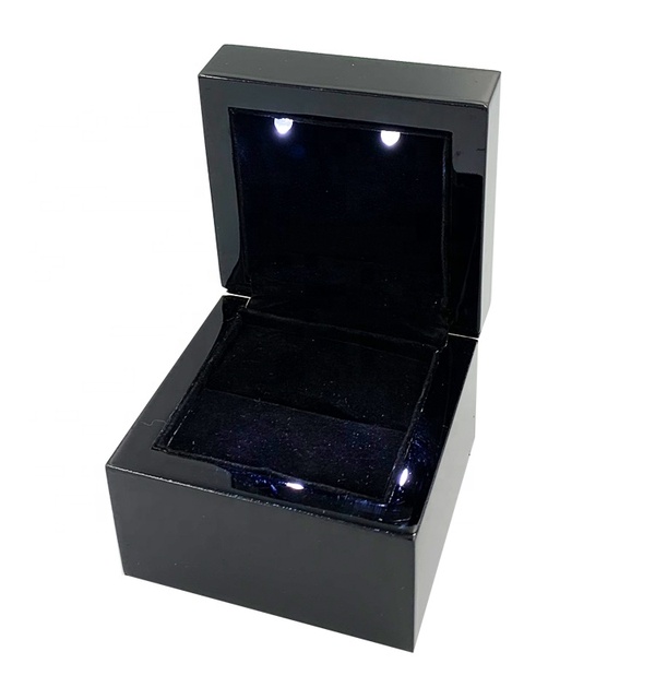 Custom Design Piano Black Lacquer Finish Luxury Wooden Led Ring Box