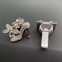 Y-1107 Décoration intérieure de voiture, clip diffuseur de parfum pour grille d'aération de voiture, motif chaussure en strass de cristal