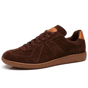 Sneaker Casual Personalizzate in Pelle Traspirante, Stile Scarpa da Allenamento Tedesca Professionale, Suola Piatta da Passeggio - Product Image 3