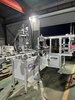Machine automatique à haute productivité pour l'emballage et le capsulage de bouteilles médicales en plastique PET vides