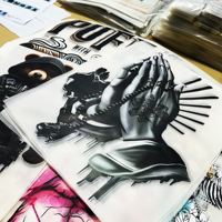 Transferts en vinyle de haute qualité T-Shirt personnalisé Conceptions de transfert de chaleur Autocollants en plastisol Sacs Chapeaux Autocollants en fer Lavable PET Usine