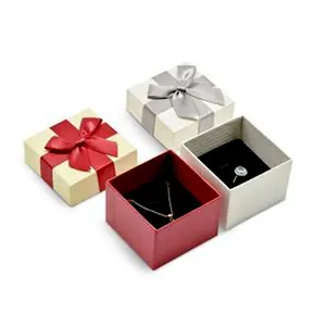 戒指，项链，耳环，珠宝包装的豪华手工纸珠宝礼品盒