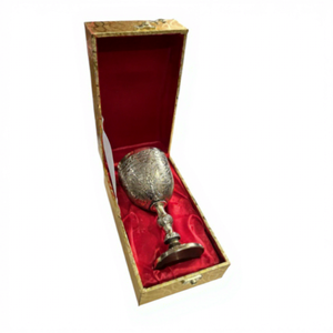 Copa de Lujo Grabada en Latón Antiguo con Diseño Floral Paisley, Acabado Vintage, Apta para Lavavajillas, Vajilla Decorativa para Bar - Product Image 3