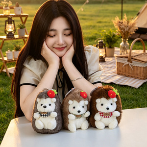 Juguete de Peluche de Erizo del Bosque Realista y Suave, Personalizado al por Mayor de Fábrica, OEM ODM, con Sombrero de Fresa, para Regalo de Cumpleaños para Niños - Product Image 3