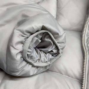 Chaqueta de Plumón Gris Personalizada de Lujo con 900 Gramos de Relleno para Hombre, Chaqueta de Invierno para Hombre para Temperaturas de Menos 10 Grados, Chaqueta Acolchada - Product Image 4