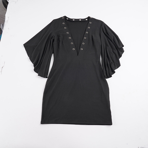 Minivestido vintage de calle con cuello en V profundo, diseño de ojales y manga murciélago, elegante, ceñido a la cintura, que realza la figura. - Product Image 6