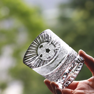 Verre à whisky sculpté à <span class=keywords><strong>la</strong></span> main en forme de ballon de football, cristal gris foncé, accent géométrique doré, tasse de sport de luxe, <span class=keywords><strong>verrerie</strong></span> <span class=keywords><strong>d</strong></span>'<span class=keywords><strong>art</strong></span> de collection - Product Image 6