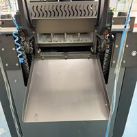 Machine d'emballage alimentaire semi-automatique Elemotion avec thermoformage sous vide et scellage pour viande, poisson, saucisses, fromage