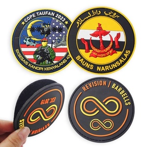 Écussons et badges en silicone, caoutchouc et PVC écologiques, personnalisés, en relief 2D et 3D, pour vêtements et chapeaux - Product Image 1