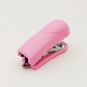 Alta calidad bajo <span class=keywords><strong>precio</strong></span> kawaii mini 12 hojas No.10 papelería de oficina <span class=keywords><strong>grapadora</strong></span> de plástico encuadernación de <span class=keywords><strong>libros</strong></span> <span class=keywords><strong>grapadora</strong></span> pequeña <span class=keywords><strong>para</strong></span> promoción - Product Image 4