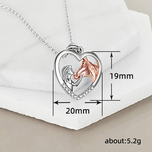 Collana con Ciondolo a Cuore Bicolore a Forma di Cavallo per Donna, con Zirconi Scintillanti e Montatura a Griffe in Rame, Catena per Clavicola, Gioielli alla Moda - Product Image 5