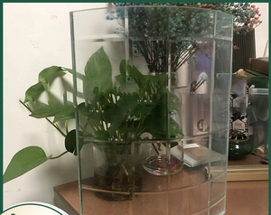 Cloison en verre teinté haut de gamme, cintrée à chaud et collée, avec design mural de fond pour bureaux et hôtels - Product Image 1