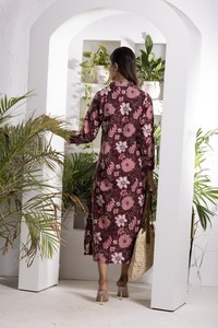 Vestido Camisero Estampado Color Granate de Manga Larga para Mujer, con Silueta en A, Detalle en el Cuello y Aberturas Laterales, para un Estilo Casual y Elegante - Product Image 3