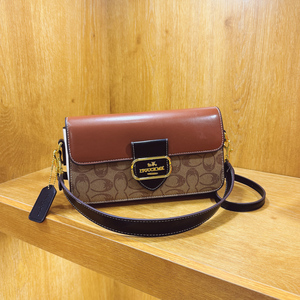Sac messager vintage pour femme avec rivets géométriques et bandoulière réglable. Matériau PU de haute qualité, portable et durable - Product Image 6