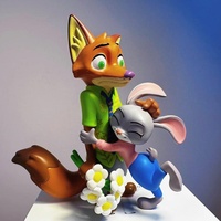 Maßgefertigte Cartoon-Film-Harzskulptur OEM ODM Figur Anime Liebes-Thema Pferd Wasserdichtes Sammlerstück Geschenk Holzkiste