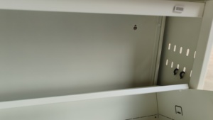 Armoire à chaussures étroite en acier à 3 portes avec portes anti-poussière rabattables pour salon, salle à manger, école ou entrée d'entrepôt - Product Image 6