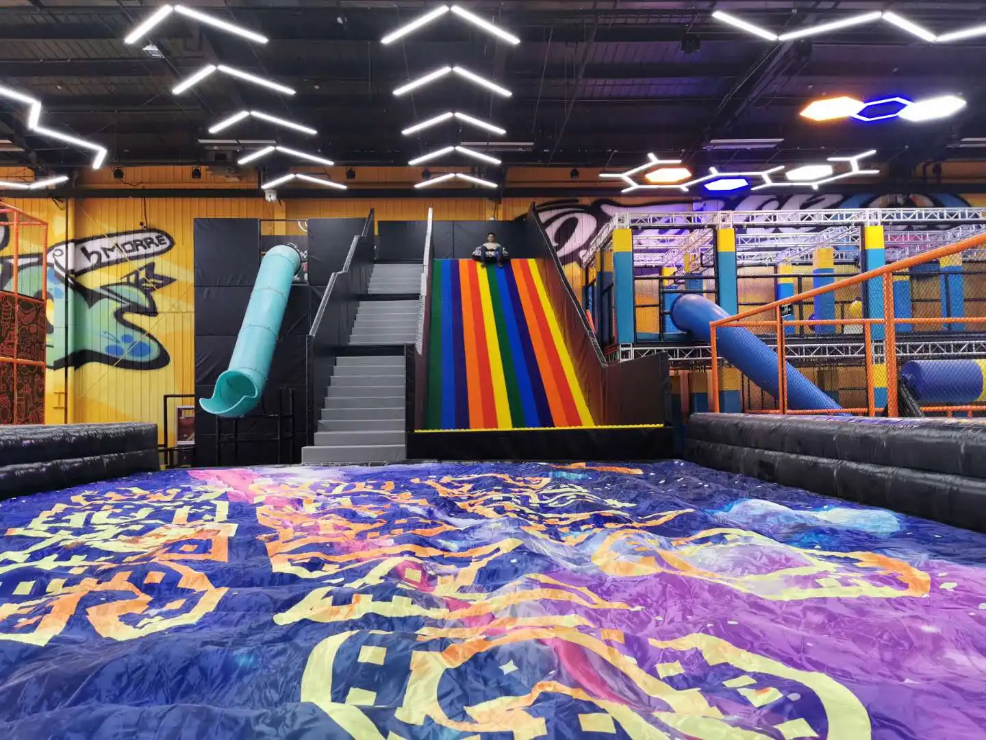 Very popular Cheer Entertainment  large indoor spaces can accommodate multi person amusement park trampoline park equipment