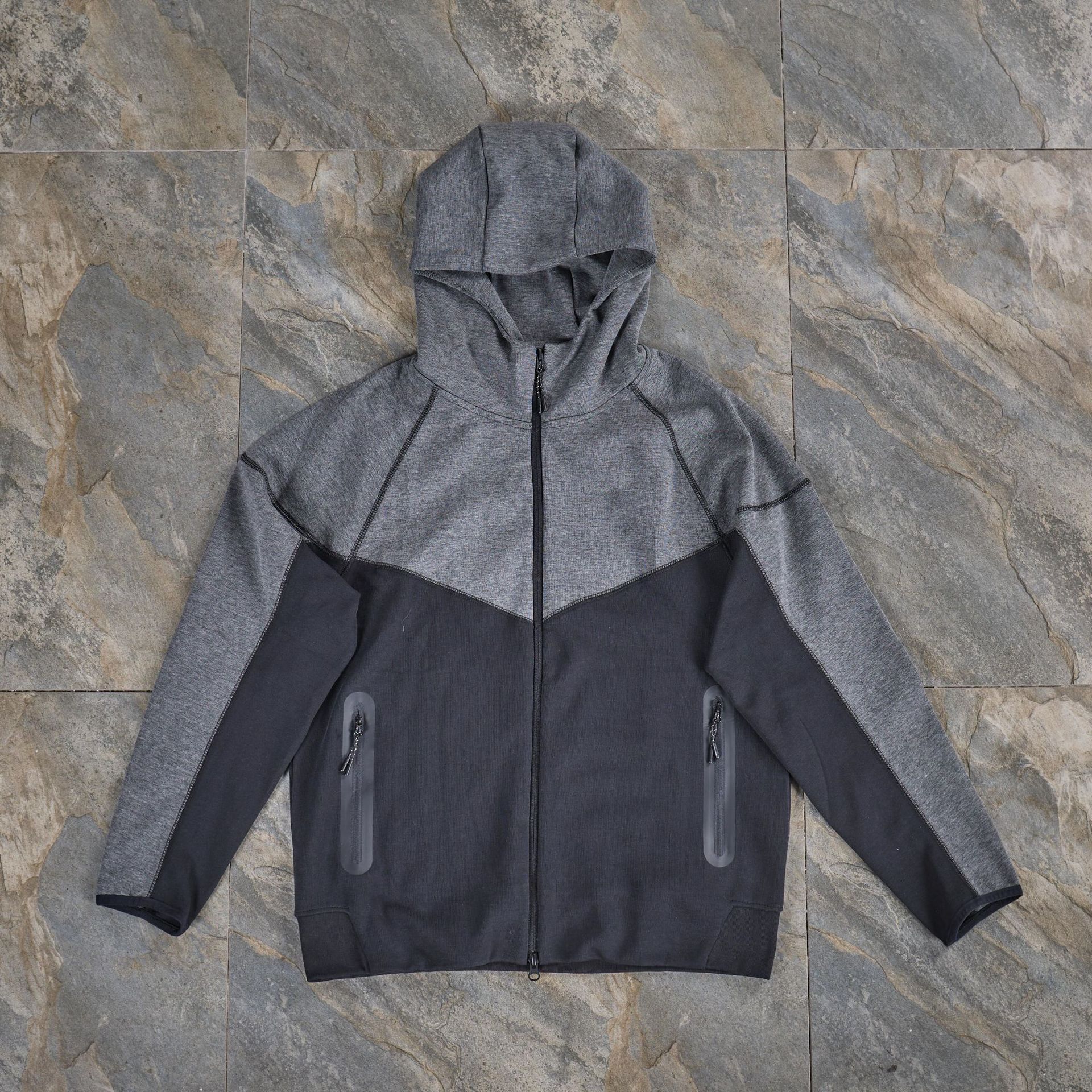 Negro gris oscuro