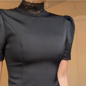 Conjuntos <span class=keywords><strong>de</strong></span> Top Corto <span class=keywords><strong>con</strong></span> Borde <span class=keywords><strong>de</strong></span> Encaje Satinado para Mujer, Primavera-Verano, <span class=keywords><strong>Blusa</strong></span> <span class=keywords><strong>con</strong></span> Cuello Alto y Hombros Acolchados, Pantalones Cortos <span class=keywords><strong>de</strong></span> Cintura Baja, Atuendos Femeninos 2026 - Product Image 3