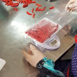 Organic Vietnam 150g Fresh Frozen Red Chilli Stems Vacuum PE Bags 4-6cm Top Grade 24 Bags/Carton Agriculture Product - Product Image 3