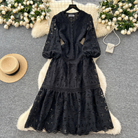 Robe midi élégante pour femme, en dentelle ajourée, coupe trapèze, manches longues bouffantes, col en V, boutonnée, pour le quotidien et les vacances