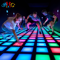 Máquina de Juego Interactiva Comercial con Piso LED, Función de Salto, Plástico, para Entretenimiento Familiar en Interiores