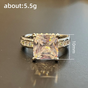 Anello classico con pietra quadrata a quattro punte per donna, gioielli di moda dal design elegante intarsiato - Product Image 3