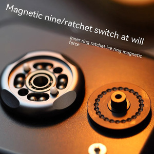 Spinner Antiestrés Personalizado para Adultos, Accesorio Magnético para Tarjetas y Cinturones, Modelo EDC Mechanical Pusher Master 2.0 para Descompresión - Product Image 3