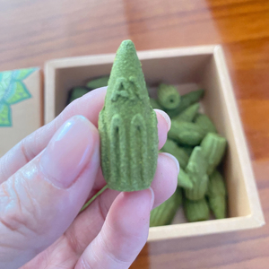 Incienso Natural de Cono de Eucalipto para Aromaterapia, Meditación y Relajación – Conos de Incienso Herbal de Larga Duración para el Hogar - Product Image 1