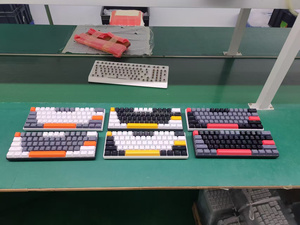 Chuyển đổi màu xanh Bàn phím chơi game 60 phần trăm Gamer teclado nhỏ gọn 61 phím LED Backlit máy tính <span class=keywords><strong>PC</strong></span> có dây trắng Bàn phím cơ khí - Product Image 6