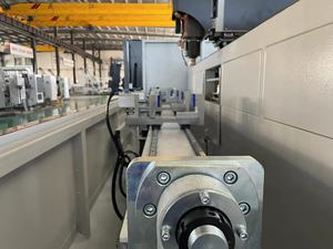 Machine de perçage et de fraisage CNC pour le traitement d'équipements de portes et de fenêtres, perçage et fraisage à tête simple et à six têtes - Product Image 3