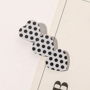 <span class=keywords><strong>YANE</strong></span> Pince à cheveux en acrylique noire et blanche à motif vague, forme cœur, pour femme, style japonais et coréen, adorable - Product Image 5