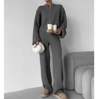 Ensemble 2 pièces : Haut en maille à col montant et demi-zip, manches larges, et pantalon en maille taille haute drapé à jambes larges
