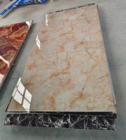 Chine Usine 1220x2440mm Haute Brillant PVC Marbre Feuille Imperméable Mur Intérieur Panneau Matériel pour Hôtels et Villas